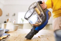 Philips SpeedPro Max 2-in-1 Kabelloser Staubsauger, 360°-Saugdüse, Inkl. Zubehör, 25.2 V, 70 Min. Akku, Blau (XC8049/01) -SaugProfi Sparmarkt 1d559f9362f8e40c865d2a62ba63df88 1