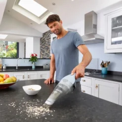 Black & Decker NVC215W Dustbuster, Eisblau -SaugProfi Sparmarkt 62b5f8b258a27235734f0831f5f094cb