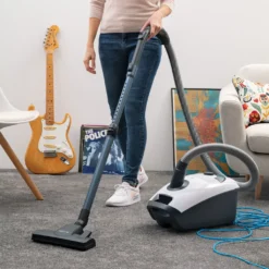 HooGo B3+ Bodenstaubsauger 3 Liter Mit Beutel Inkl. Parkett-, Polster- Und Fugendüse, Möbelbürste, 11m Aktionsradius, HEPA14 Filter, Allergikertauglich -SaugProfi Sparmarkt edd530f2afcbb8a4fd1e18a239af6a1e